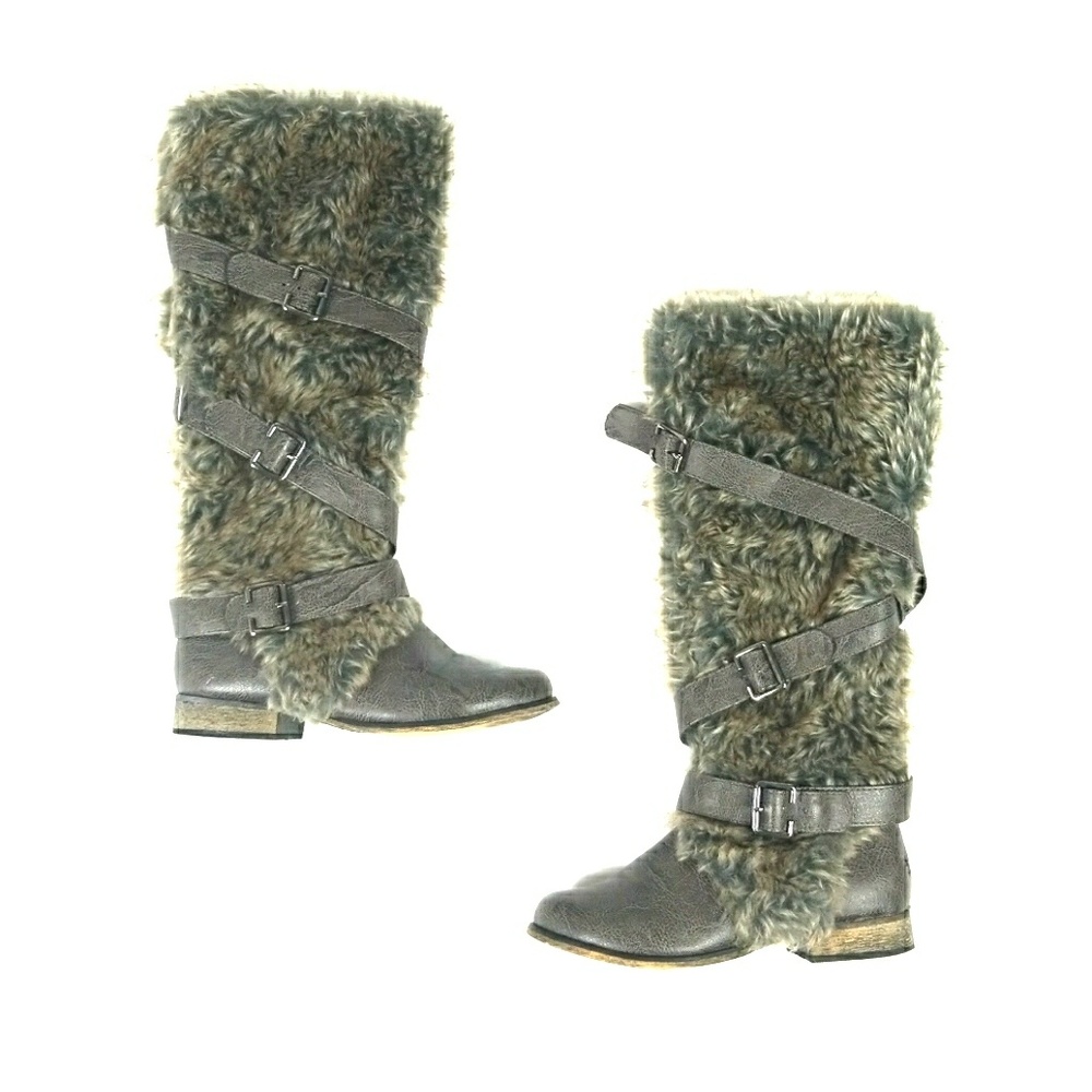 Furry Boots - Size 6